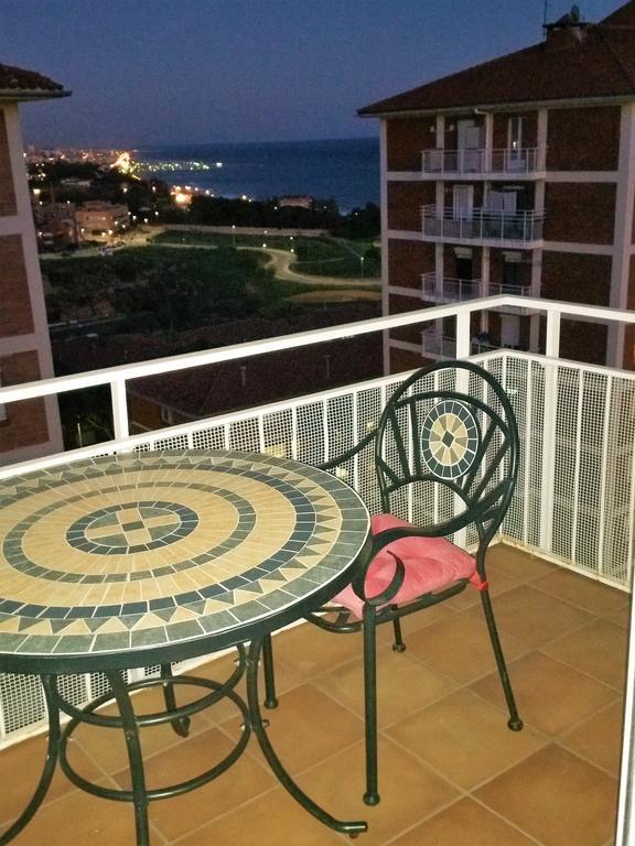 Helena Seaview & Beach-Apartment モンガット エクステリア 写真
